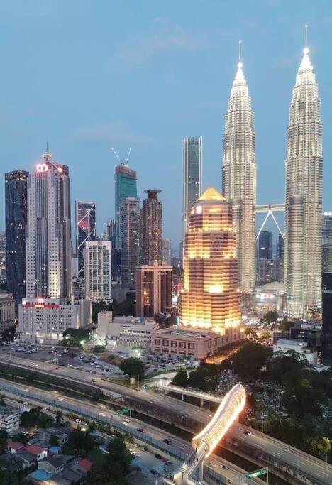 Legasi At Kampong Bahru With Full Kl View, 10Min Walk Train Station & Klcc Apartment Kuala Lumpur Exterior photo